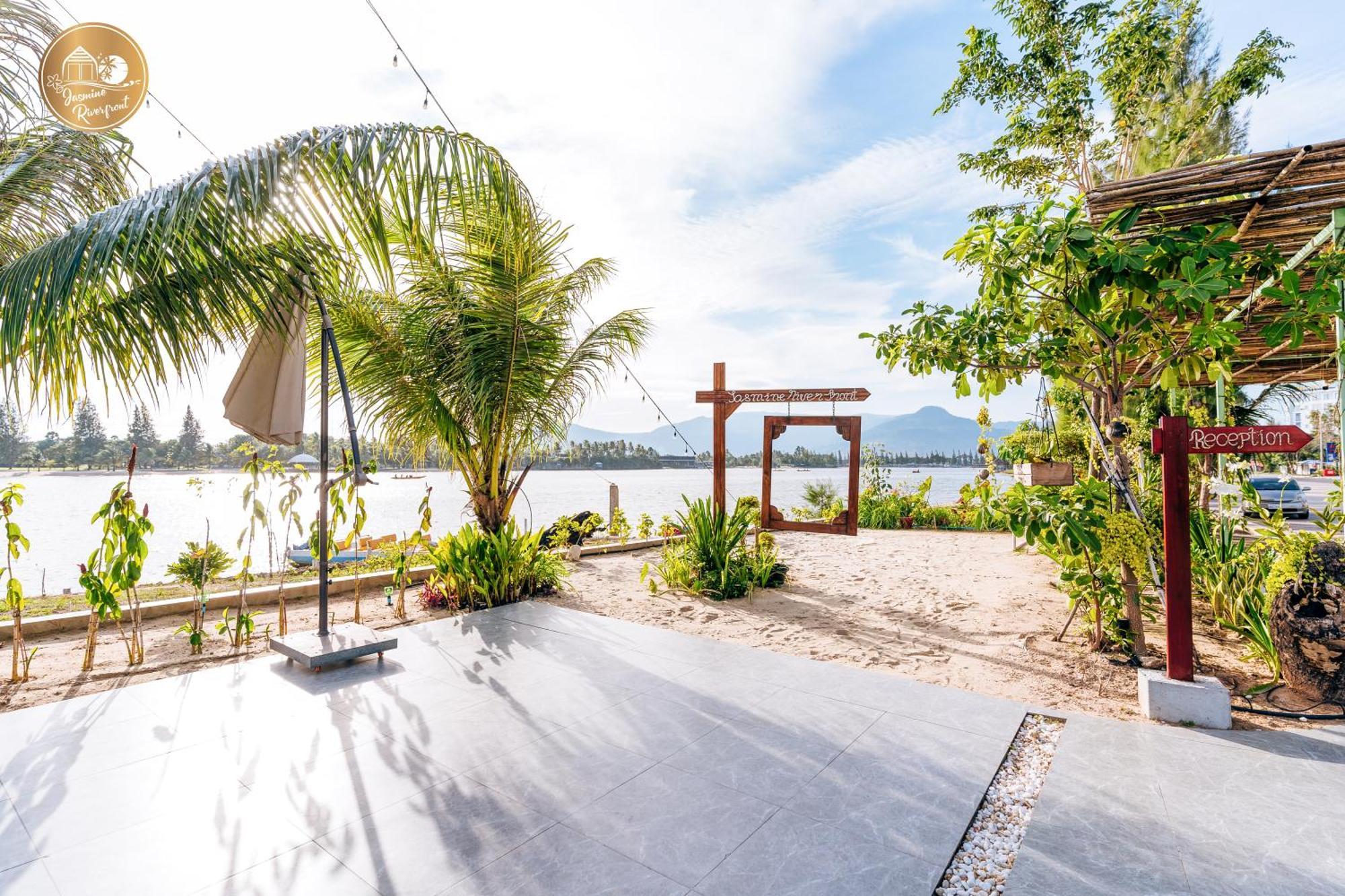 Jasmine River Front Hotel Kampot Exterior foto